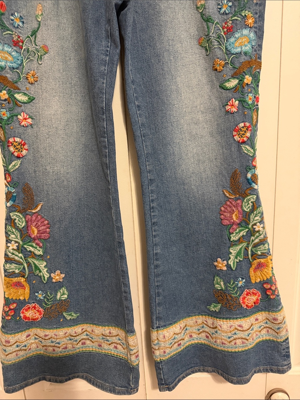 NWT Driftwood Embroidered Floral Bootcut Jeans - Blue - Picture 3 of 5